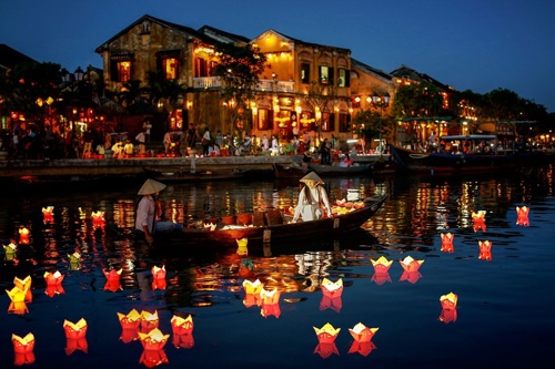 Hoi An Lantern Festival 2025 – Dates, Tips & Where to Stay image