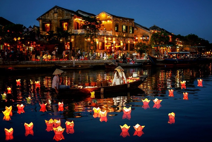 Hoi An Lantern Festival 2025 – Dates, Tips & Where to Stay  image